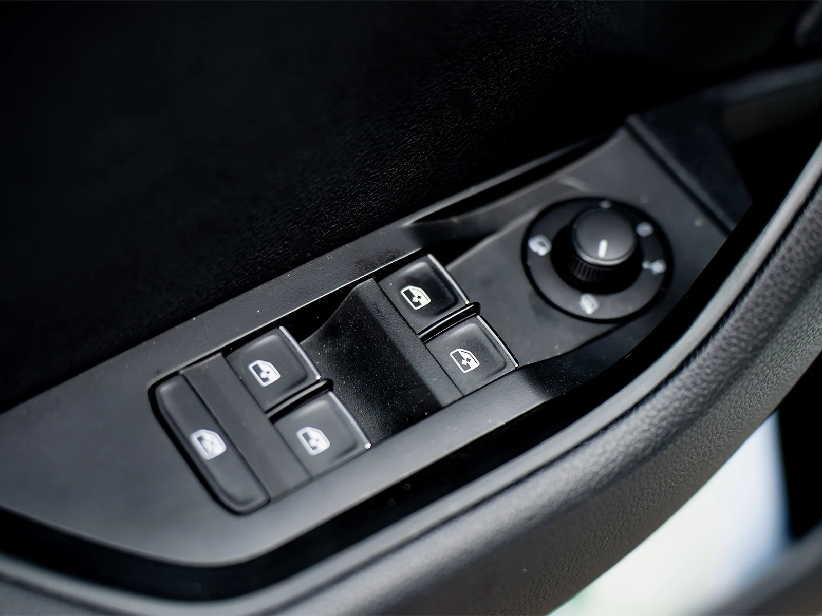 INTERRUTTORI ALZACRISTALLI